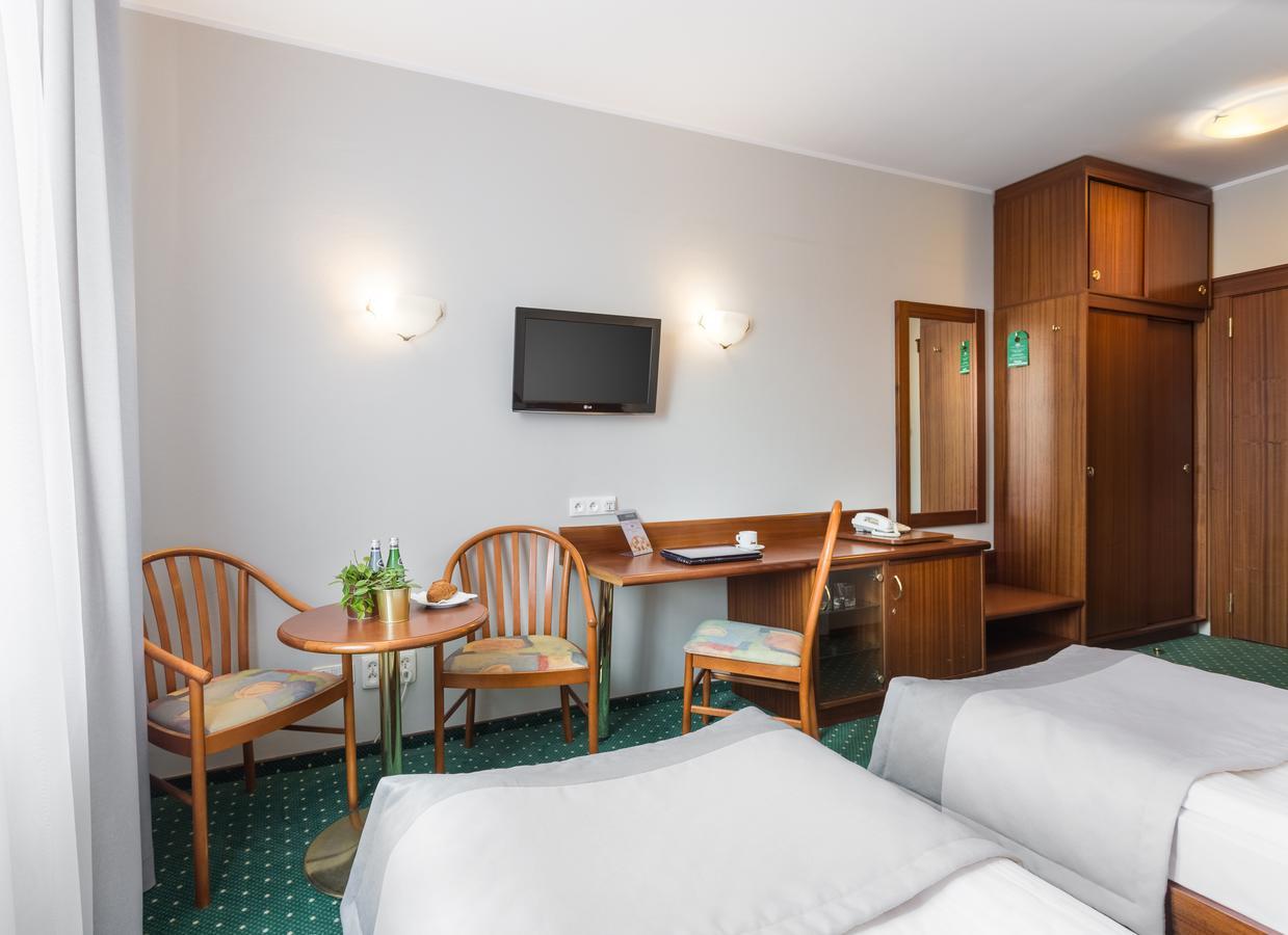Hotel T&T พอซนาน ภายนอก รูปภาพ