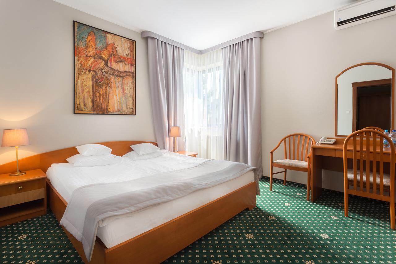 Hotel T&T พอซนาน ภายนอก รูปภาพ